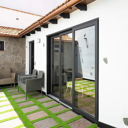 Alpesi faház Home2book Rustic Stone Haven With Terrace *