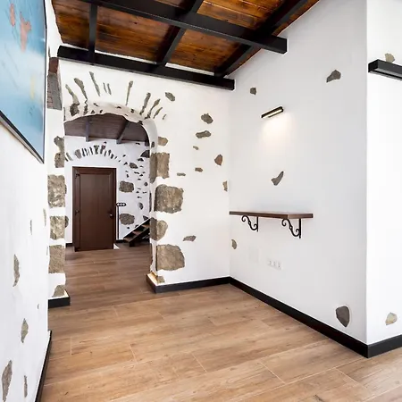 Home2book Rustic Stone Haven With Terrace Dağ evi La Guancha