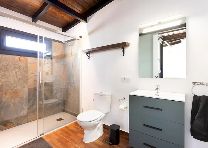 Domek alpejski Home2book Rustic Stone Haven With Terrace La Guancha