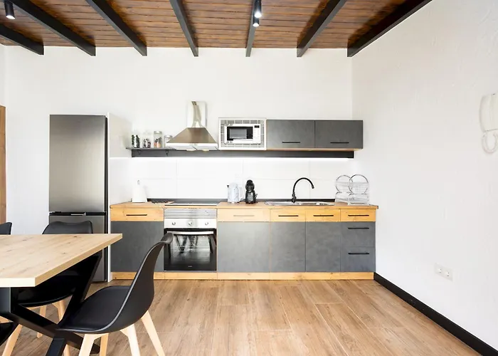 Home2book Rustic Stone Haven With Terrace Domek alpejski *