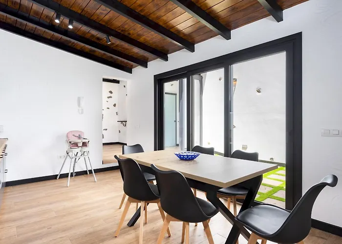 Domek alpejski Home2book Rustic Stone Haven With Terrace La Guancha