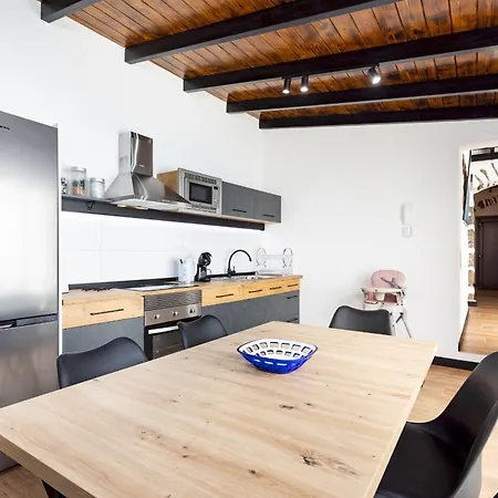 Home2book Rustic Stone Haven With Terrace 木屋 *