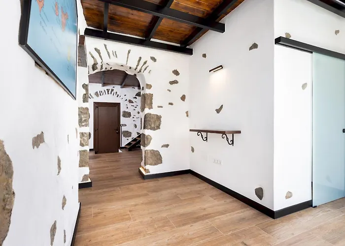 Home2book Rustic Stone Haven With Terrace شاليه La Guancha