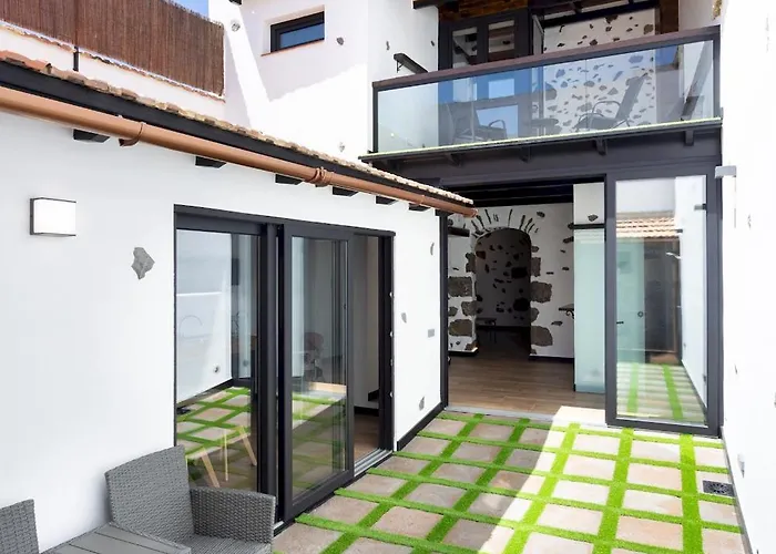 شاليه Home2book Rustic Stone Haven With Terrace